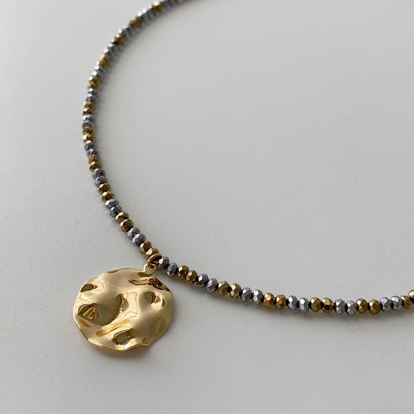 Collar cristales medalla
