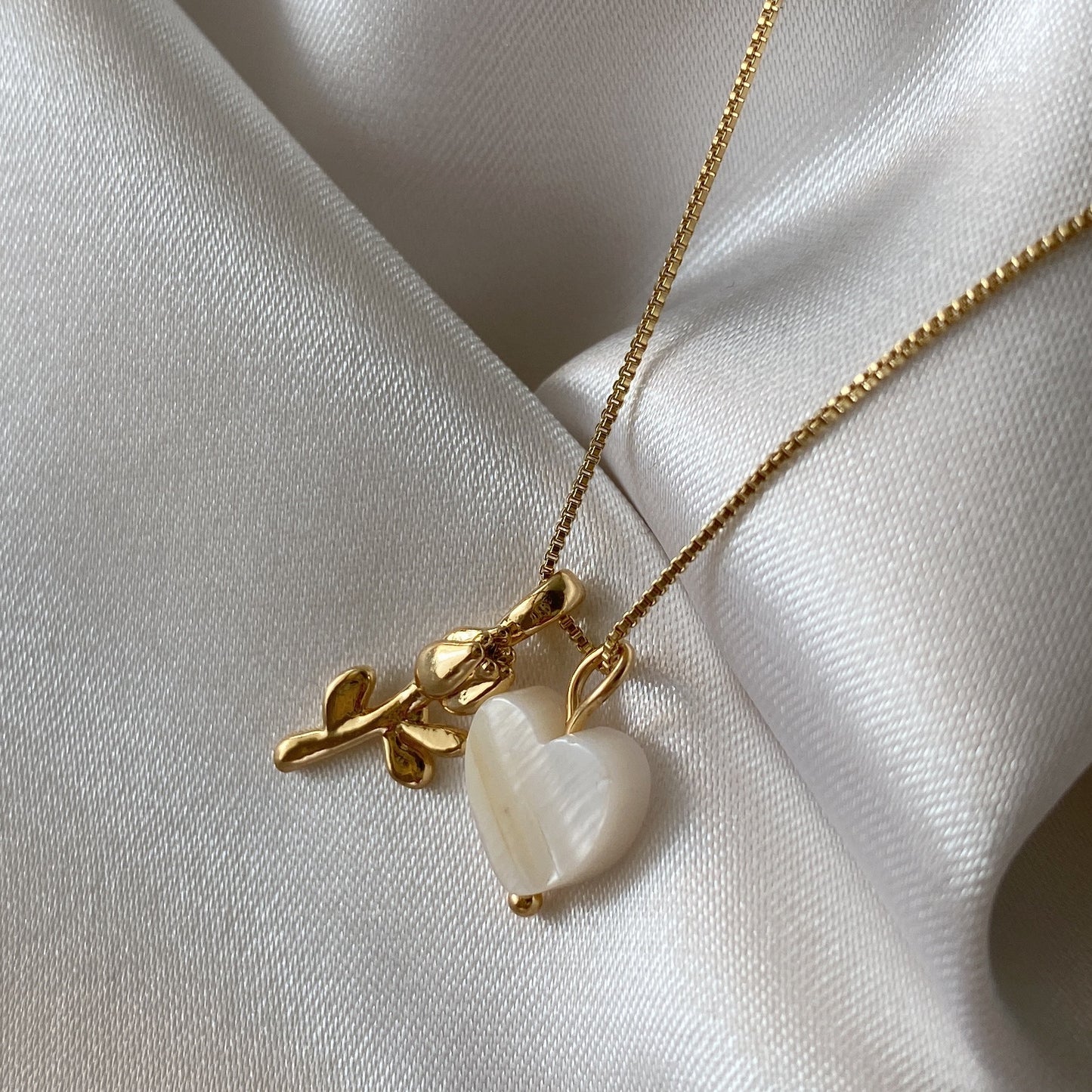 Collar tulipán corazón
