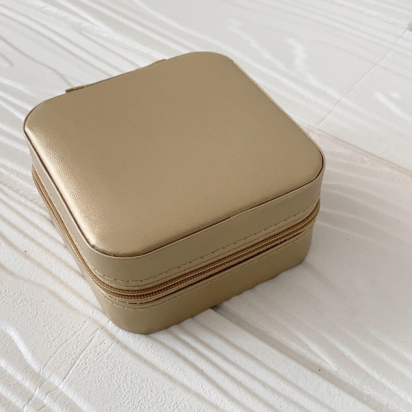 Joyero básico dorado