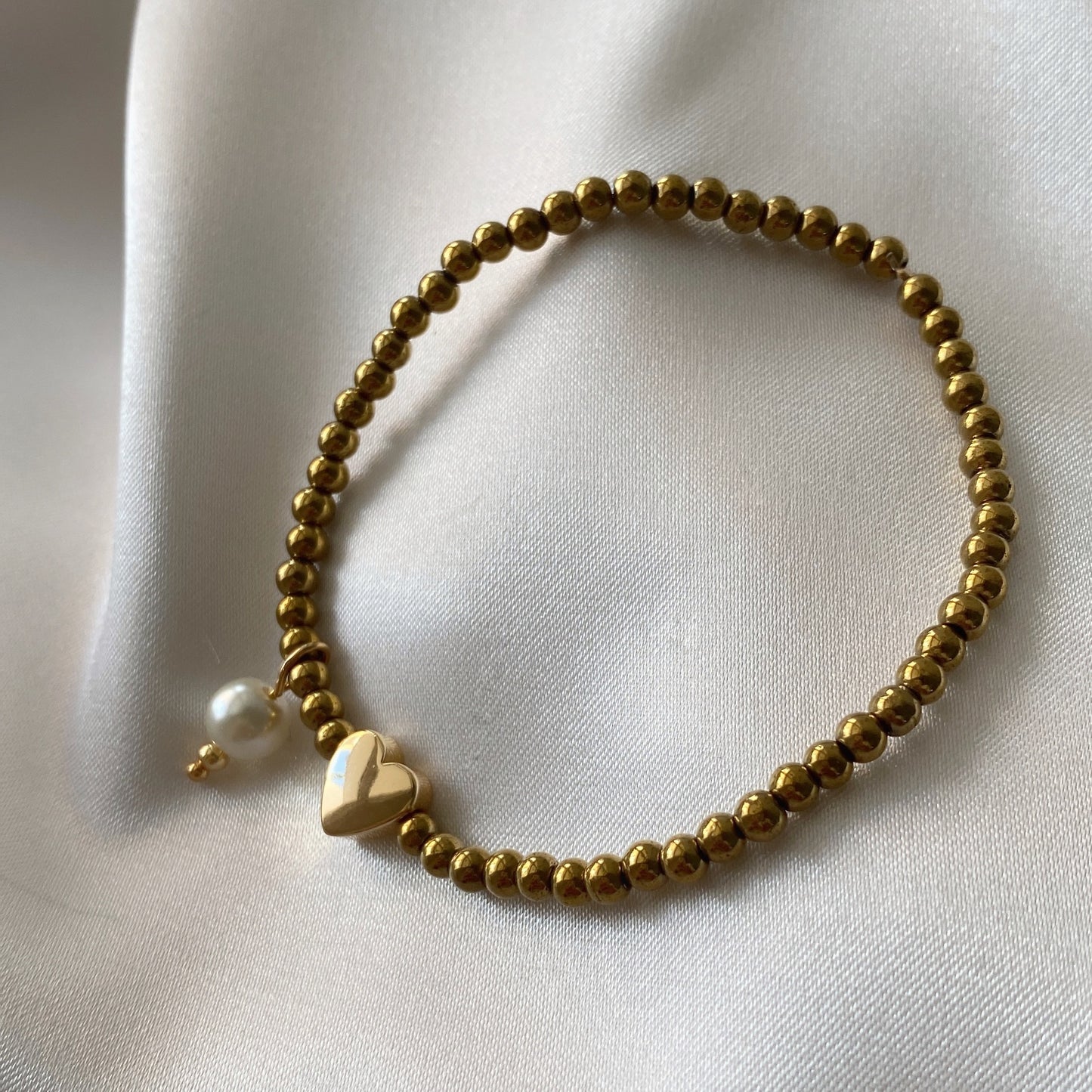 Pulsera corazón Perla colgando