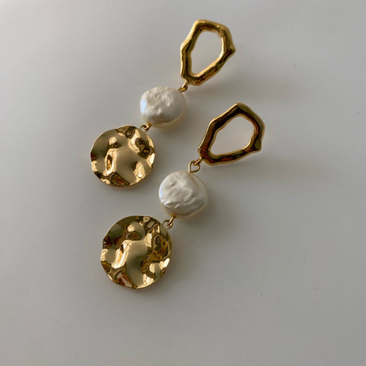 Aretes medalla martillada
