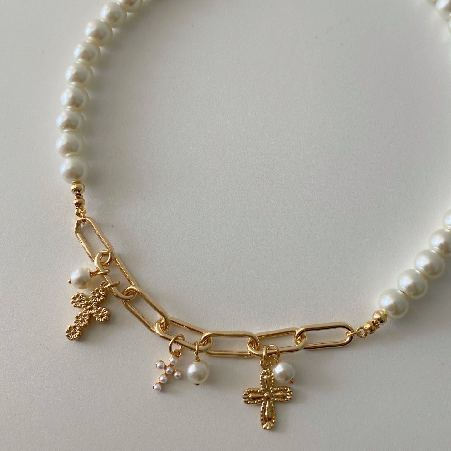Choker Perlas con cruces
