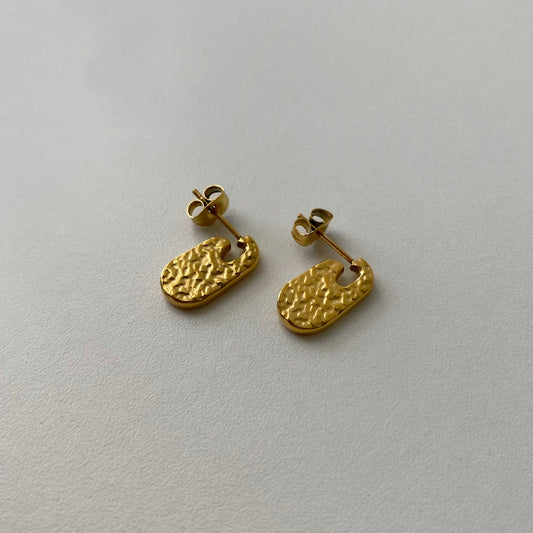 Arete placa oval