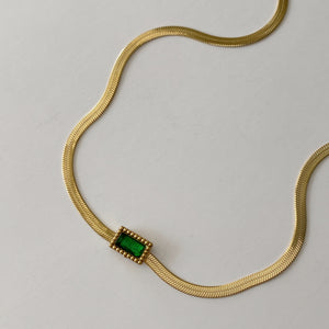Collar planchado cristal verde