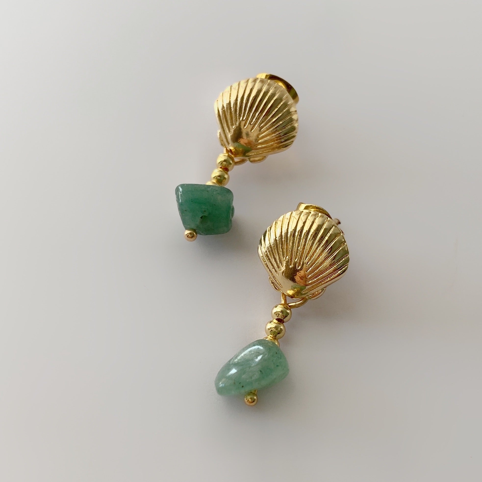 Aretes concha cuarzo jade