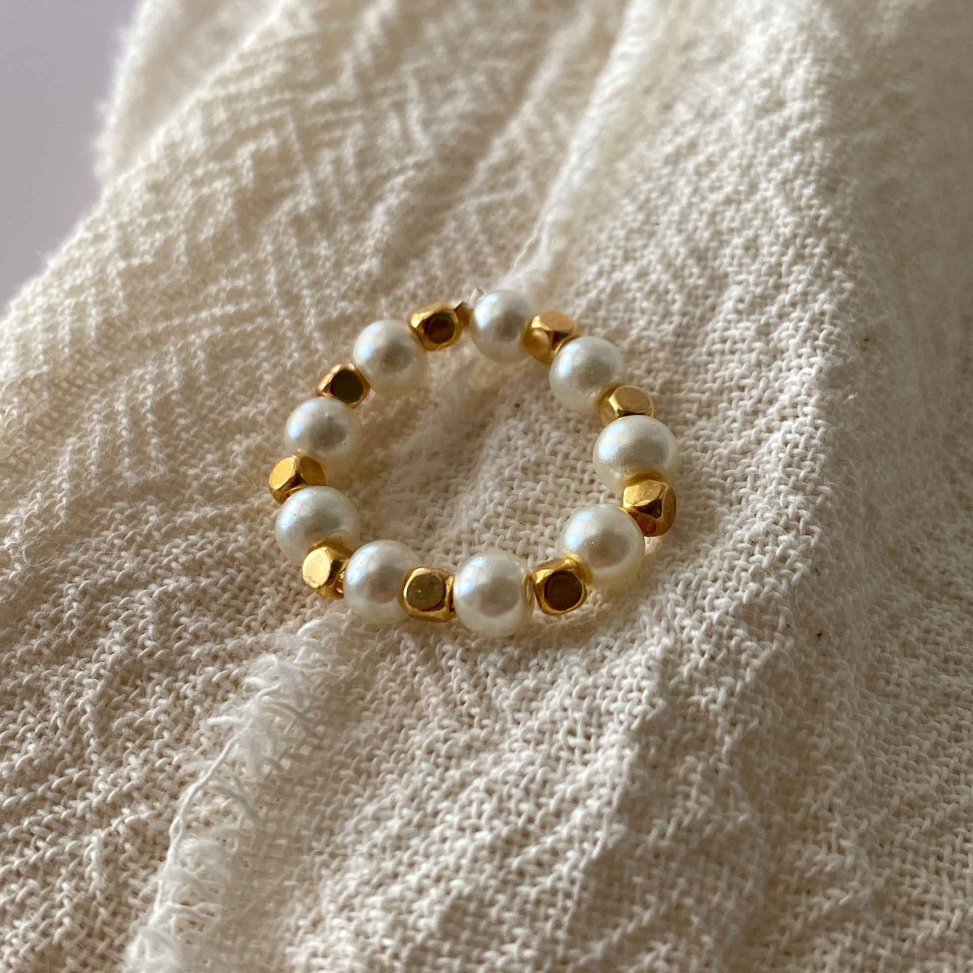 Anillo perla cubo