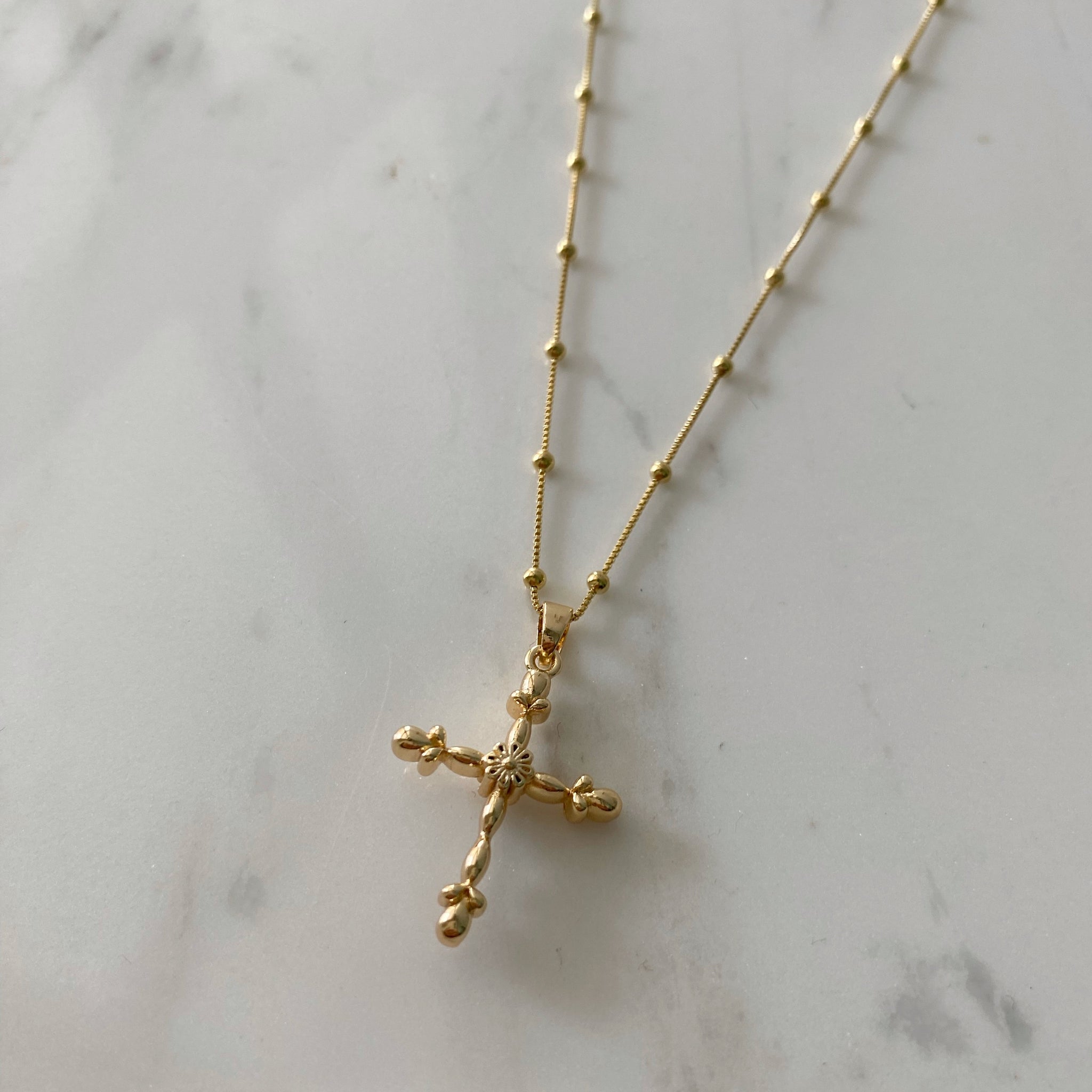 Collar cruz bolitas