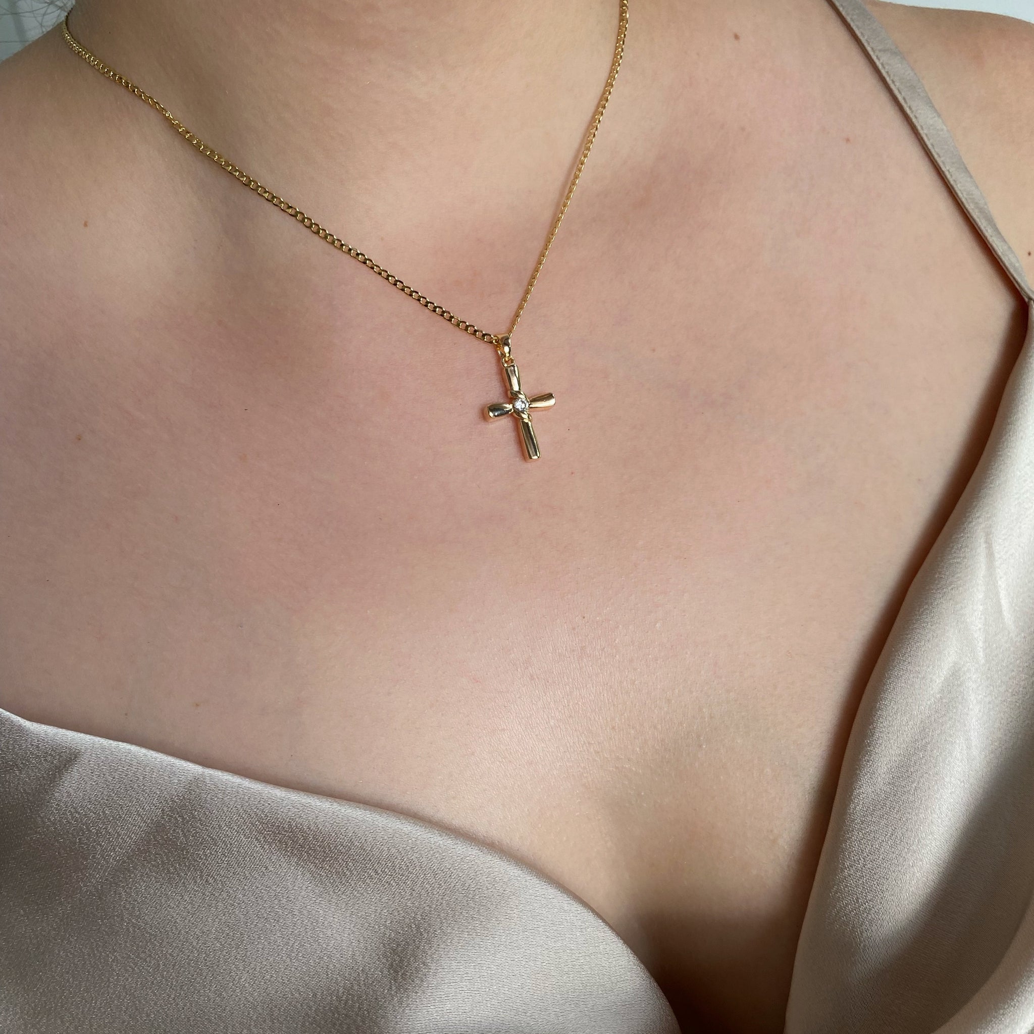 Collar cruz cristal