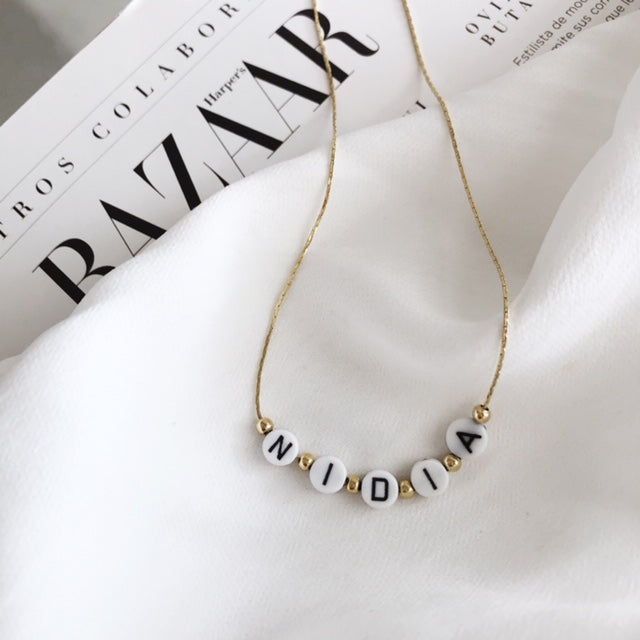 Collar personalizado letras blancas